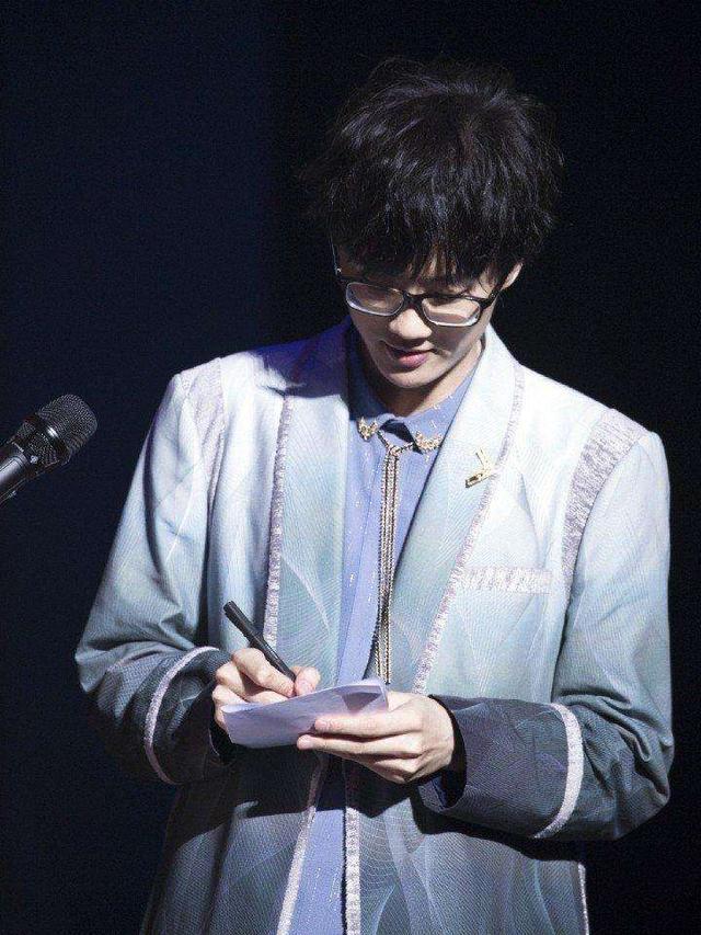 许嵩|金莎许嵩沈月聚会晒照，他们三个居然是朋友，我周震南了