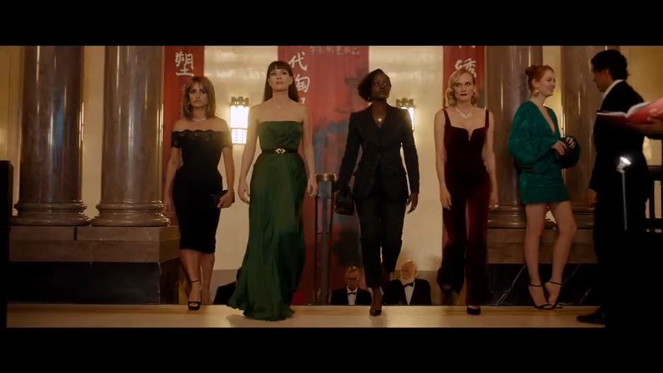 范冰冰|355预告片中，范冰冰首个镜头是不是后期合成？替身持枪照曝光