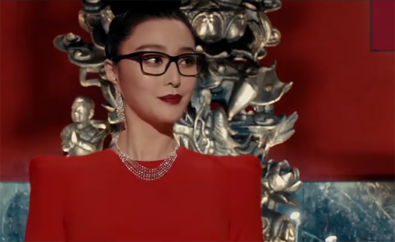 范冰冰|355预告片中，范冰冰首个镜头是不是后期合成？替身持枪照曝光