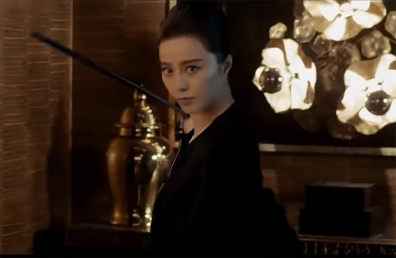 范冰冰|355预告片中，范冰冰首个镜头是不是后期合成？替身持枪照曝光