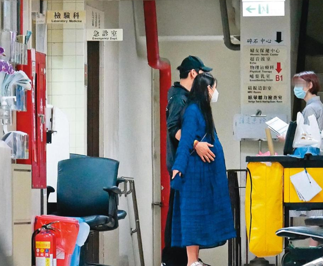 郭碧婷|郭碧婷产女细节曝光：小两口三天没换衣服，向太夫妇全程陪产