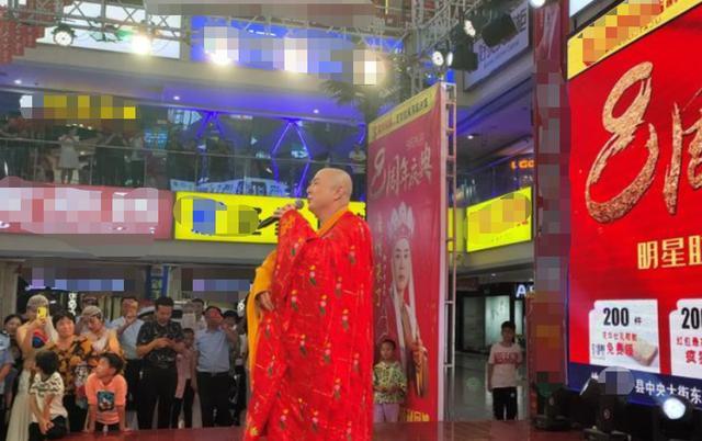 徐少华|唐僧徐少华四处奔波跑小商演，场地简陋寒酸，上台卖力表演显心酸