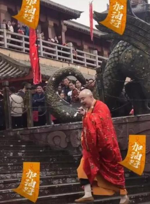 徐少华|唐僧徐少华四处奔波跑小商演，场地简陋寒酸，上台卖力表演显心酸