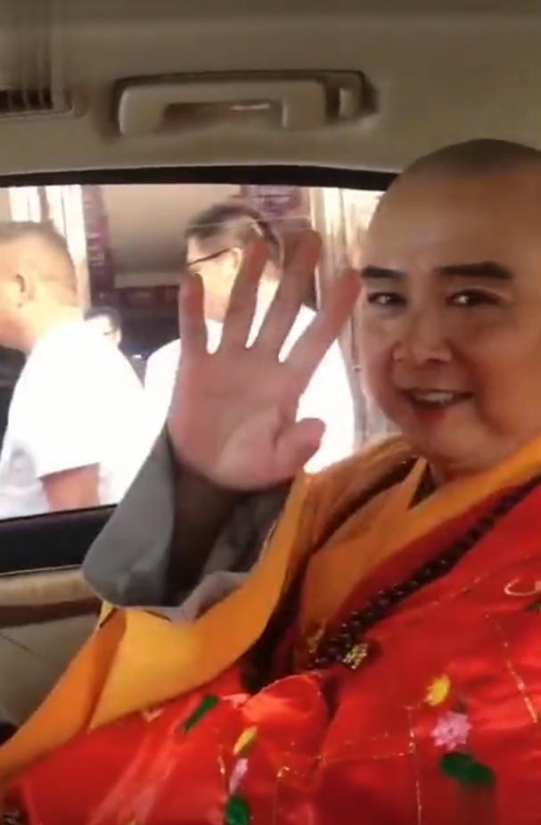 徐少华|唐僧徐少华四处奔波跑小商演，场地简陋寒酸，上台卖力表演显心酸