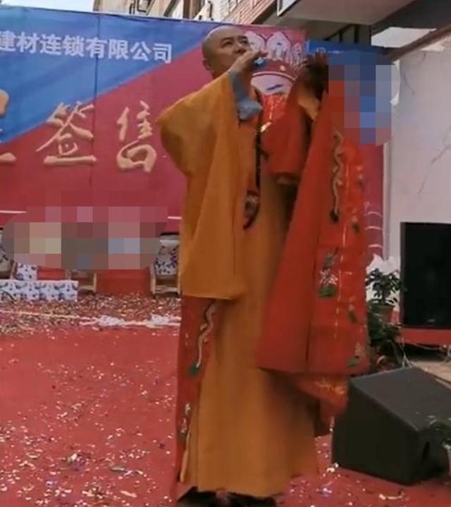 徐少华|唐僧徐少华四处奔波跑小商演，场地简陋寒酸，上台卖力表演显心酸