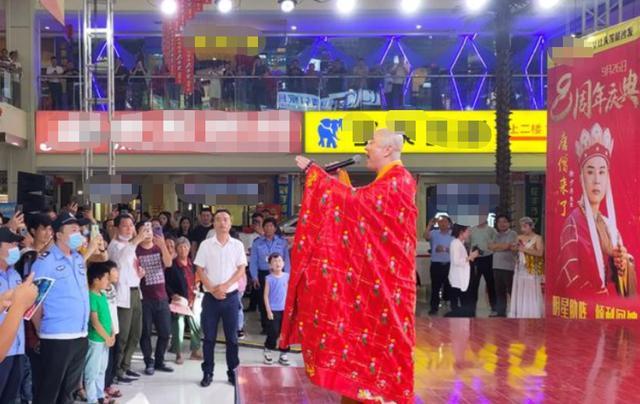 徐少华|唐僧徐少华四处奔波跑小商演，场地简陋寒酸，上台卖力表演显心酸