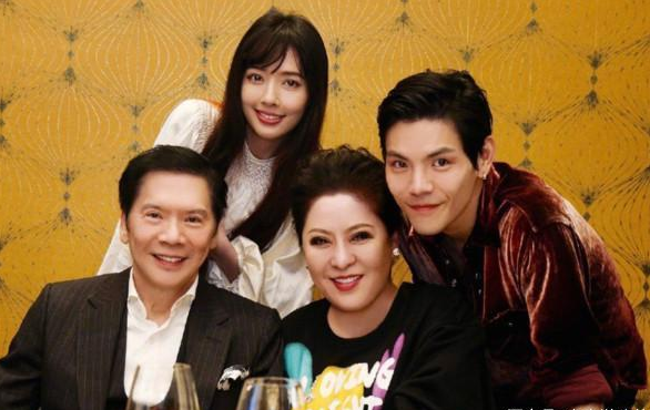 郭碧婷|郭碧婷产女前细节首曝光：向佐全程贴心陪同，郭碧婷笑容幸福有爱