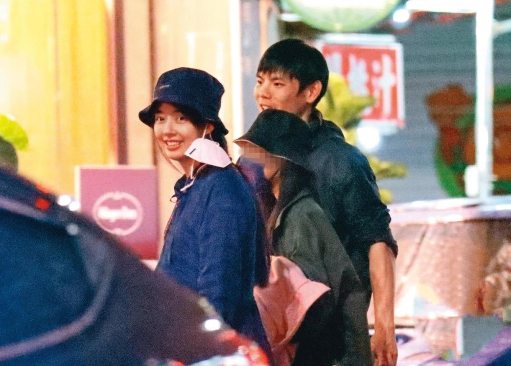 郭碧婷|郭碧婷产前素颜照曝光，甜蜜微笑状态好，与向佐逛街看上奶粉界LV