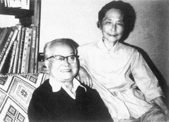 沈从文|黄永玉在沈从文墓地刻后记碑，为何引发张兆和不满？其子给出答案