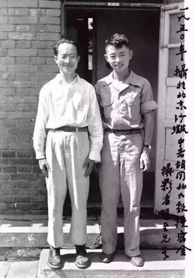 沈从文|黄永玉在沈从文墓地刻后记碑，为何引发张兆和不满？其子给出答案