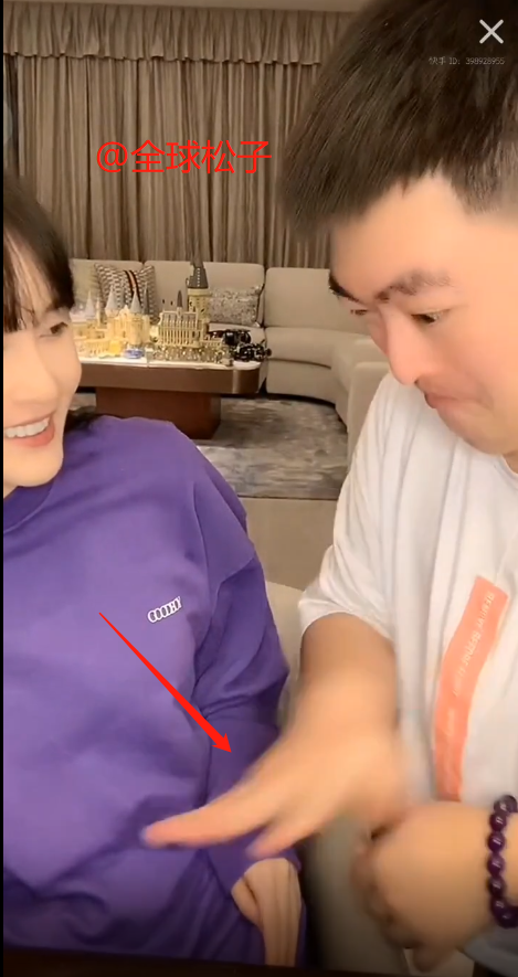 赵本山|赵本山儿女同框直播：球球为哥哥做口水面膜，牛牛搞笑天赋十足