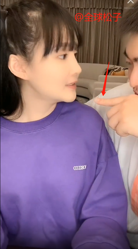 赵本山|赵本山儿女同框直播：球球为哥哥做口水面膜，牛牛搞笑天赋十足