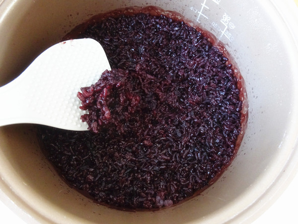 黑糯米饭备好.
