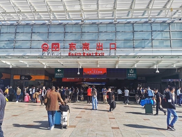 铁路迎来国庆返程高峰 今日上海地区预计到达旅客46万人次