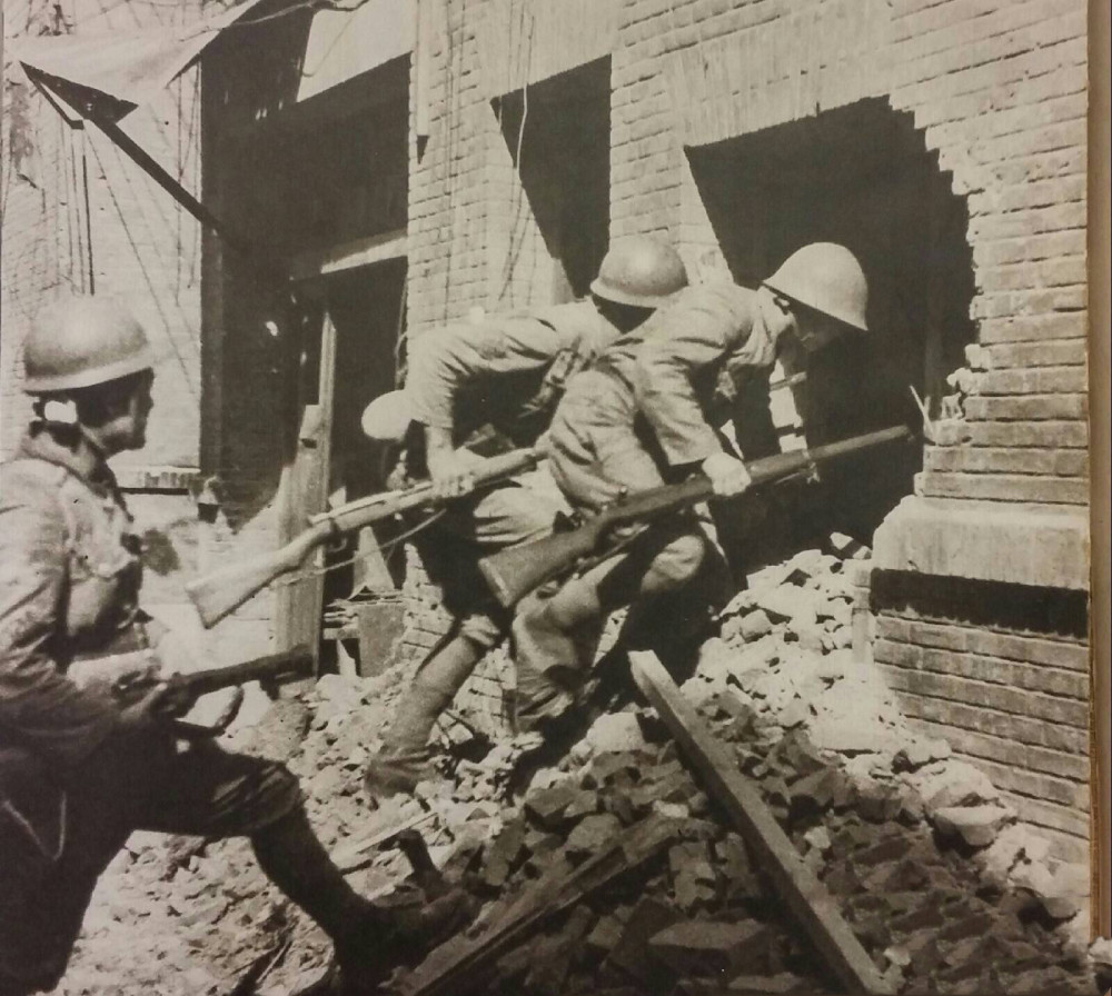 抗日战争老照片:1937年淞沪会战上海市的激烈巷战的珍贵老照片!