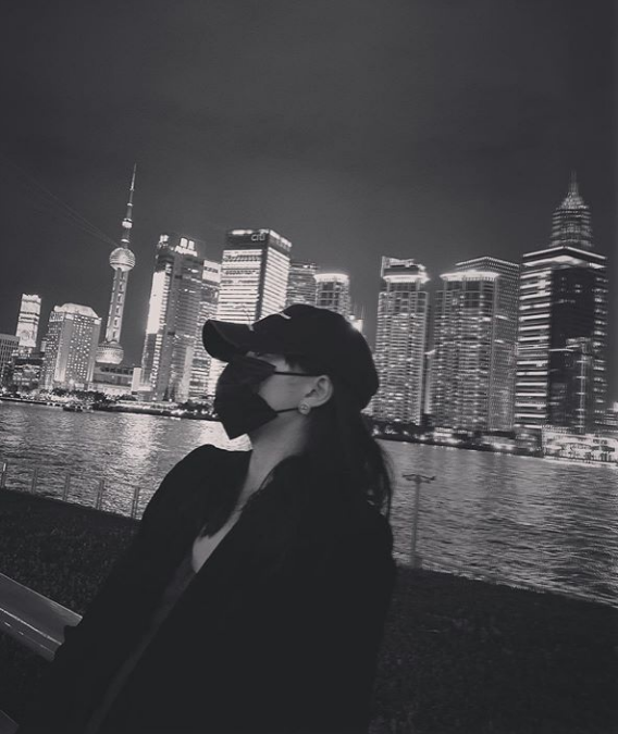 关晓彤|关晓彤晒男友视角秀恩爱，吐槽鹿晗拍照技术差：不太会拍