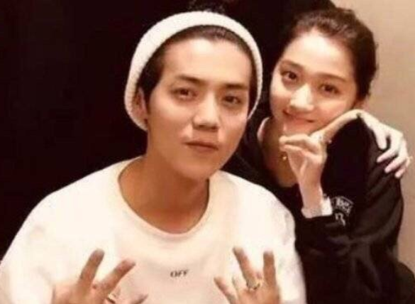 关晓彤|关晓彤晒男友视角秀恩爱，吐槽鹿晗拍照技术差：不太会拍