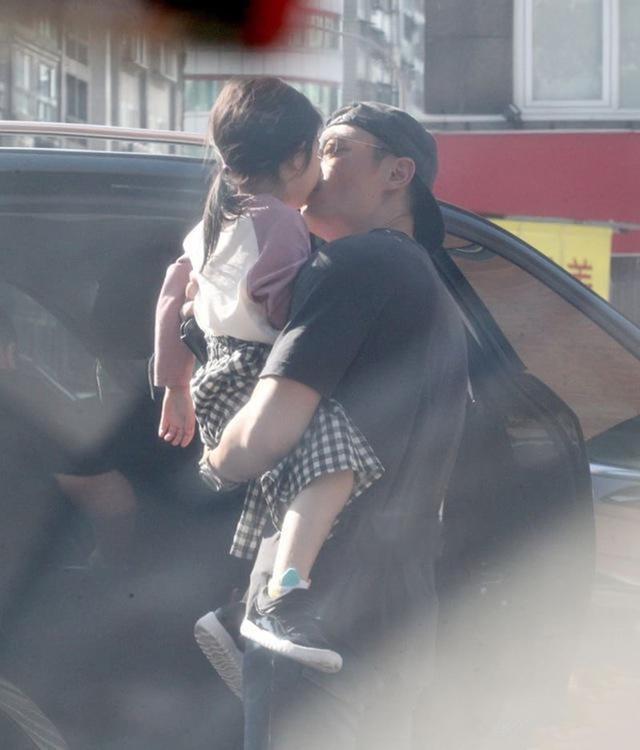 林心如|林心如晒自拍，黑头却成为热评第1，网友称还不如朱之文儿媳漂亮