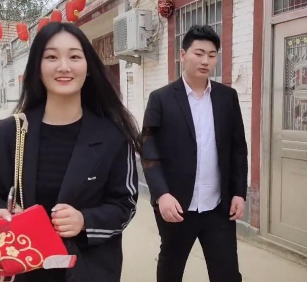 林心如|林心如晒自拍，黑头却成为热评第1，网友称还不如朱之文儿媳漂亮