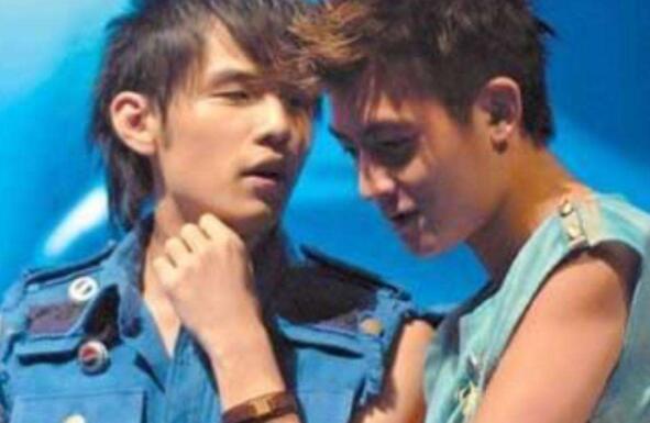 周杰伦|周杰伦：我当年被F4围攻，没人敢插手相助，只有他抄起凳子就上