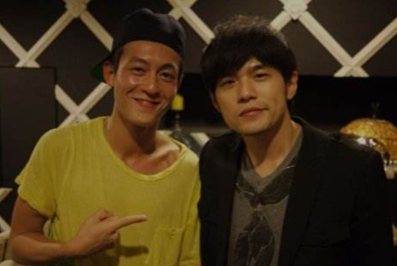 周杰伦|周杰伦：我当年被F4围攻，没人敢插手相助，只有他抄起凳子就上