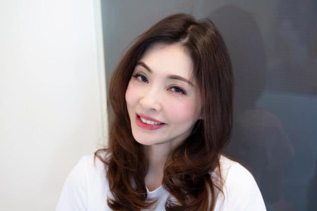 何如芸|女星首揭豪门婚姻不幸，自曝身无分文被抛弃，公开隐忍16年离婚真正原因