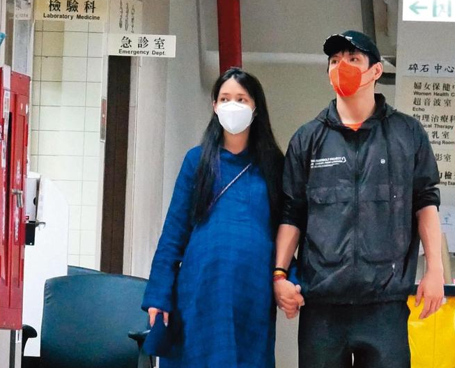 郭碧婷|郭碧婷产前细节被曝光，向佐愤怒发声：请放过我们，事不过三！