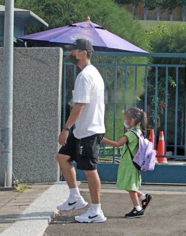 贾静雯|贾静雯女儿被曝上贵族幼儿园，每年学费17万，和林心如女儿是校友