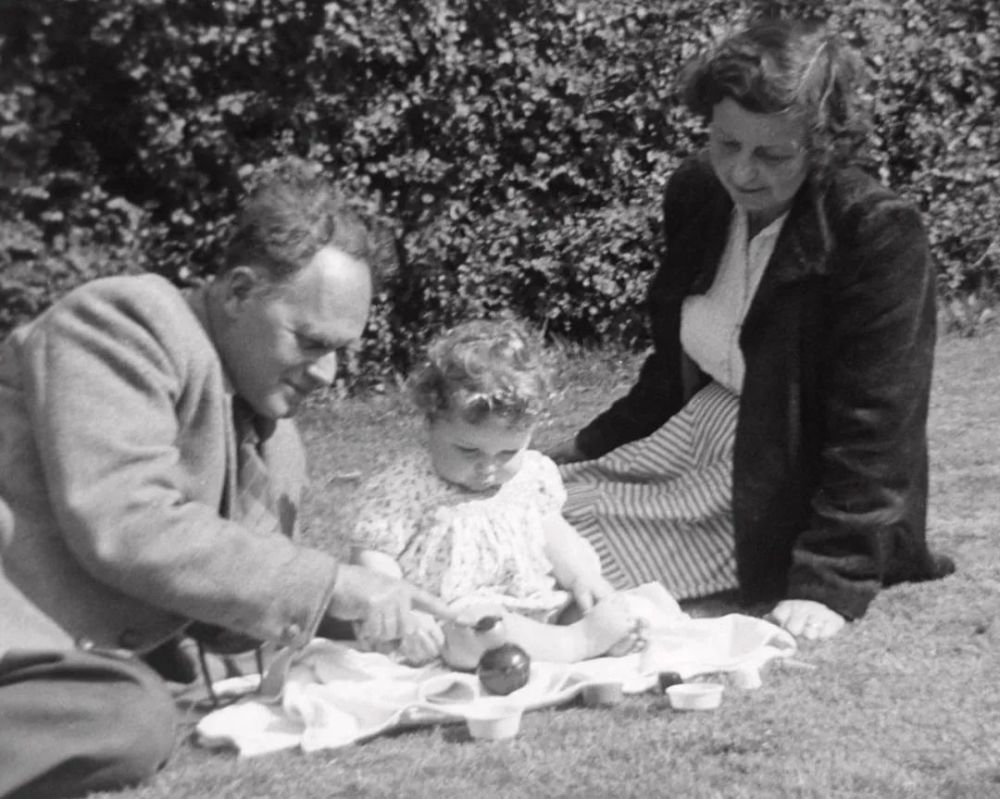 罗杰·彭罗斯|《纪念碑谷》和《盗梦空间》，都得感谢本次诺奖得主彭罗斯