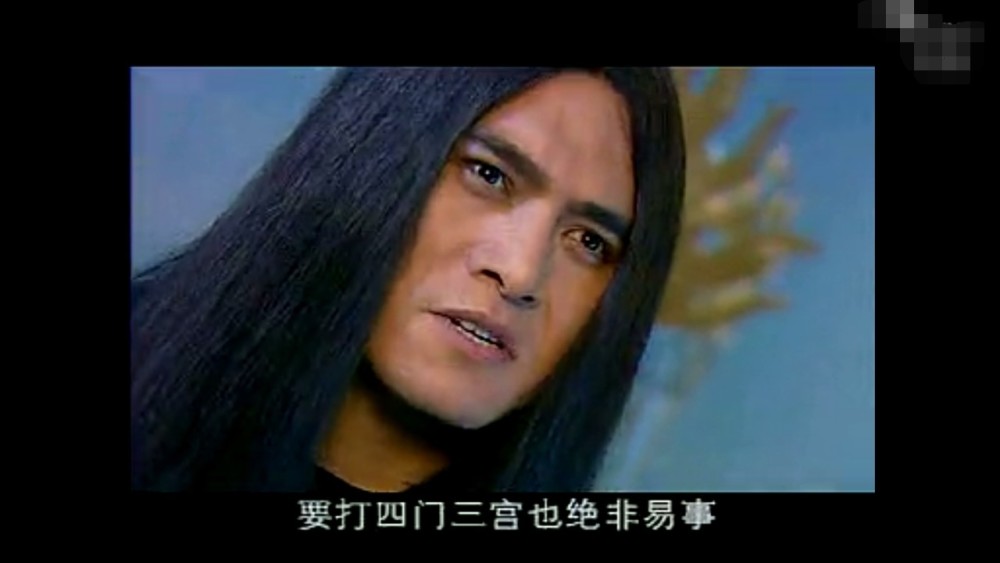 49岁的"金毛狮王"穿着朴素,坐在村头剥玉米,河南话被赞越来越好