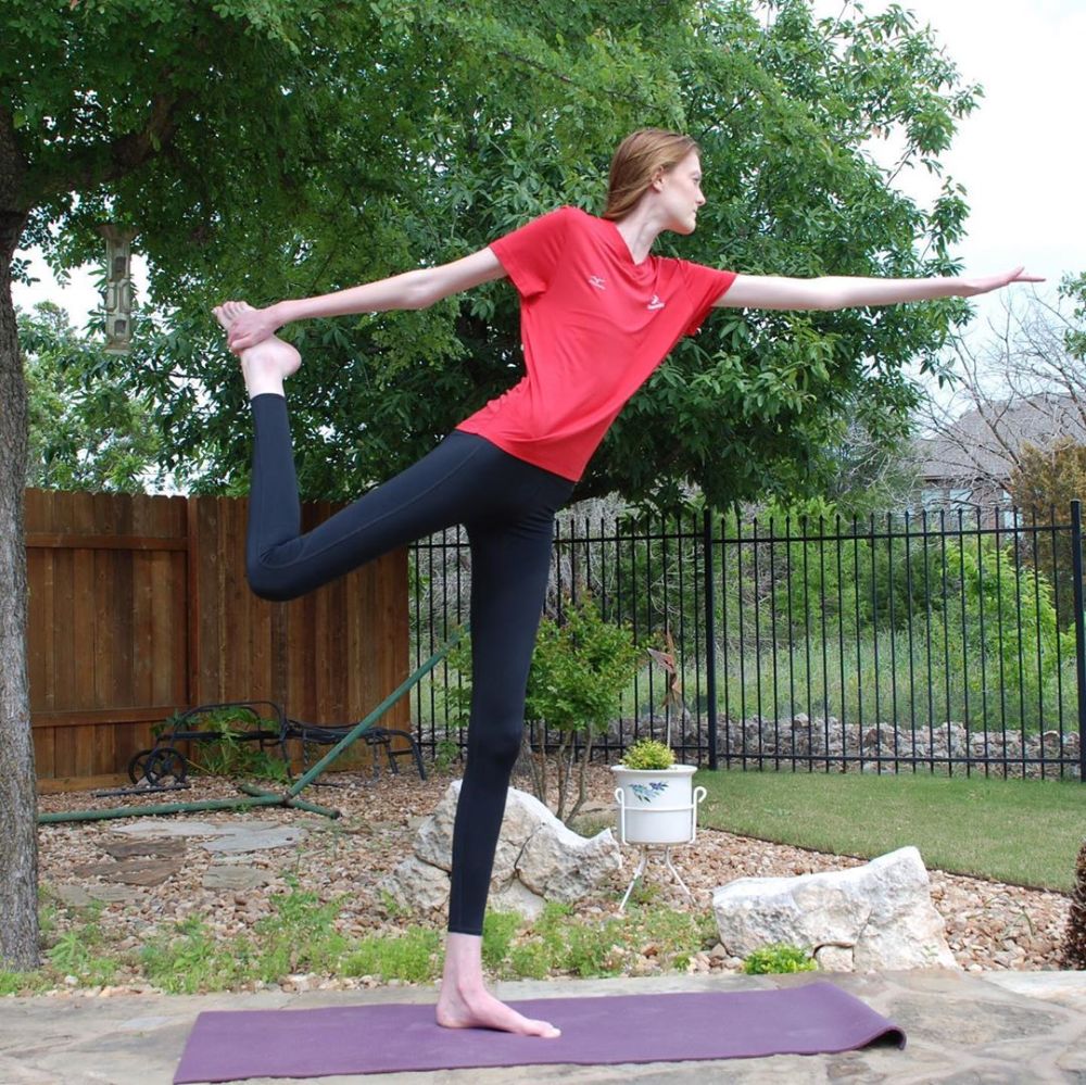 17岁少女打破世界最长腿女性纪录_腾讯新闻