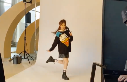 张含韵|张含韵vlog更新，31岁也不耽误走甜美少女风，状态毫无违和感