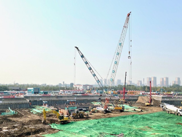 建筑工地|假日不停工，副中心三大建筑工地现“塔吊森林”