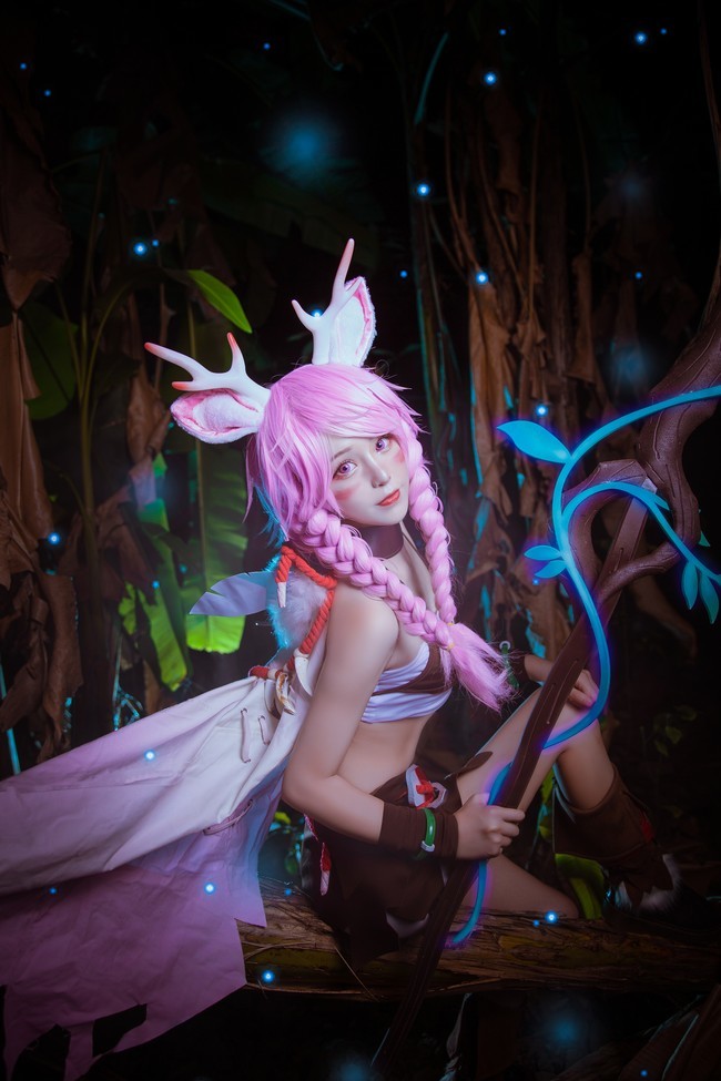 我们从玄微森林出来的人,一天要吃掉半个大陆呢——瑶妹