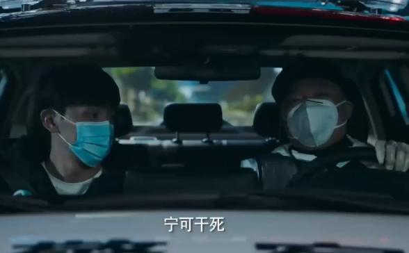 宋小强|邓伦演的宋小强真实到想哭！进重症室贴墙根走，连眼神都透着恐惧