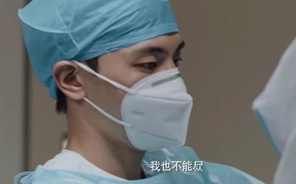 宋小强|邓伦演的宋小强真实到想哭！进重症室贴墙根走，连眼神都透着恐惧