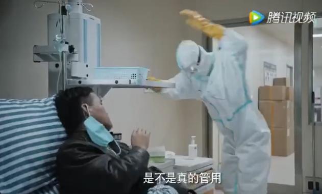 宋小强|邓伦演的宋小强真实到想哭！进重症室贴墙根走，连眼神都透着恐惧