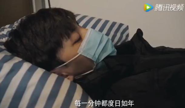 宋小强|邓伦演的宋小强真实到想哭！进重症室贴墙根走，连眼神都透着恐惧