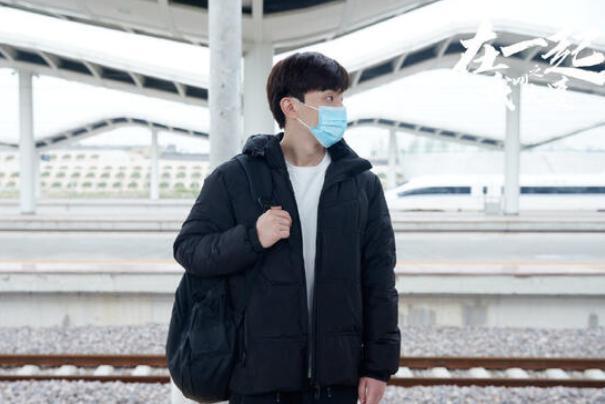 宋小强|邓伦演的宋小强真实到想哭！进重症室贴墙根走，连眼神都透着恐惧