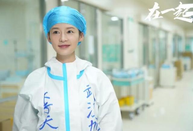 宋小强|邓伦演的宋小强真实到想哭！进重症室贴墙根走，连眼神都透着恐惧