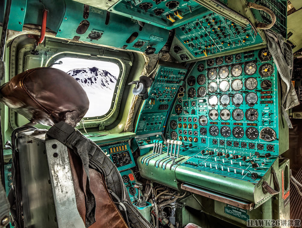 主宰天空摄影展钻进苏联经典战机座舱身临其境的视觉冲击