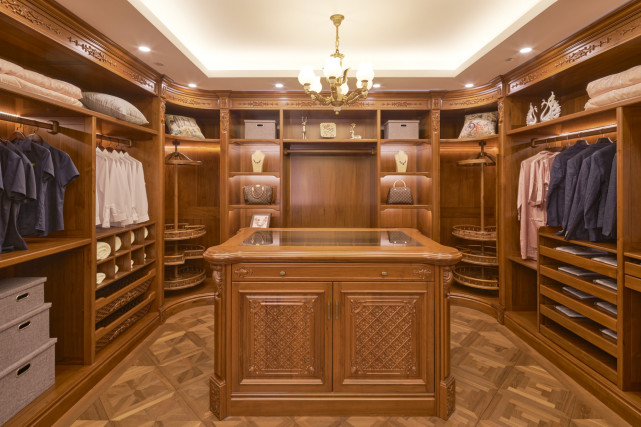 实木整木定制衣柜费用是怎么计算的我们又该如何控制预算