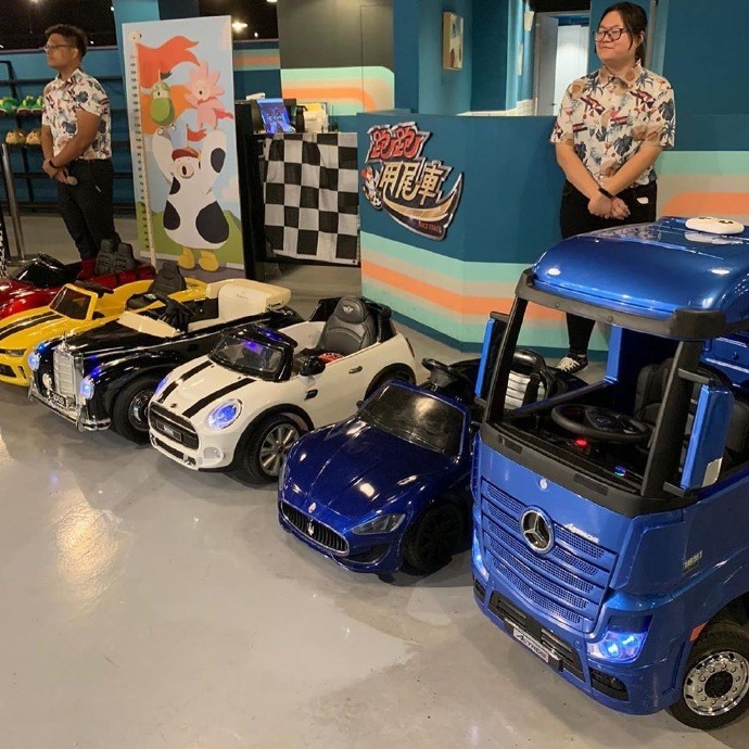 昆凌|昆凌晒周杰伦视角荡秋千照，一袭白裙美若仙子，回眸甜笑超迷人