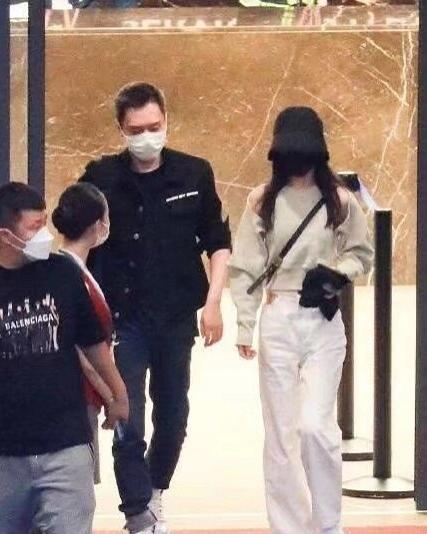 冯绍峰|赵丽颖为冯绍峰庆42岁生日，甜蜜喊私下爱称，夫妻太恩爱