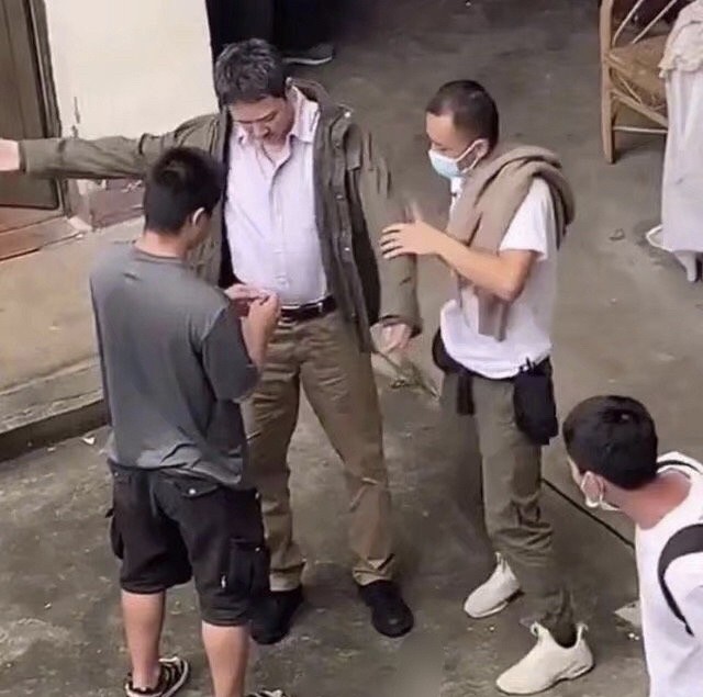 赵丽颖|赵丽颖为老公庆生，罕见晒照还换了头像，手上宝石钻戒亮眼