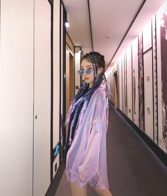 李小璐|李小璐好妈妈人设崩塌？频晒母女互动视频，却称甜馨影响自己行走江湖