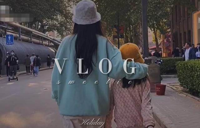 李小璐|李小璐好妈妈人设崩塌？频晒母女互动视频，却称甜馨影响自己行走江湖