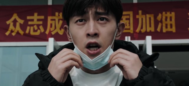 邓伦四两拨千斤重现武汉抗疫真情感再现打不si小强意外经历