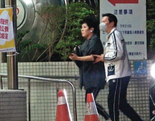 郭碧婷|向佐怒斥台媒多次曝光郭碧婷生产隐私：事不过三，请放过我们！