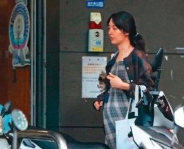 郭碧婷|新晋奶爸向佐怒怼台媒，疑不满郭碧婷生产细节被曝光，护妻女心切